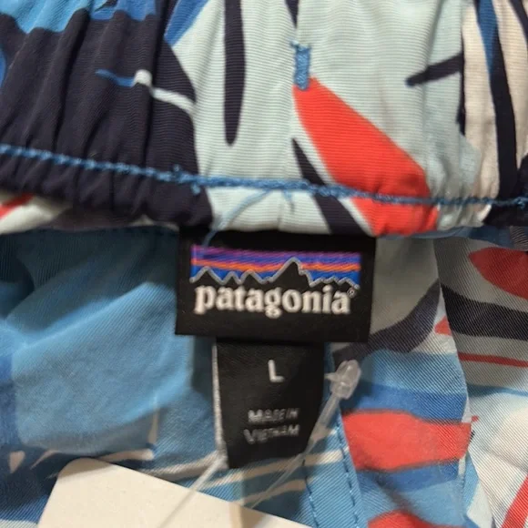 NWT Patagonia Barely Baggies Shorts 2 1/2”-Wild Paradise Catalyst Blue-Large - Picture 3 of 4